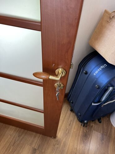 Otaq qapıları: Taxta çərçivəli daxili qapı dəsti - Material: massiv ağac çərçivə -da lalafo.az — 6 Otaq qapıları: Taxta çərçivəli daxili qapı dəsti - Material: massiv ağac çərçivə — 6