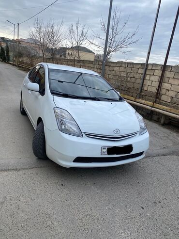 qalmaq şərti ilə maşınlar: Toyota Prius: 1.5 l | 2008 il