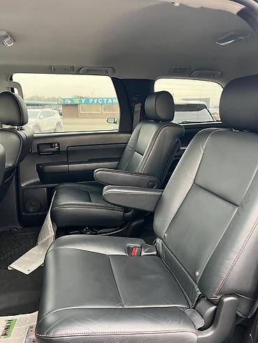Toyota: Toyota Sequoia: 2020 г., Автомат, Бензин, Внедорожник — 10
