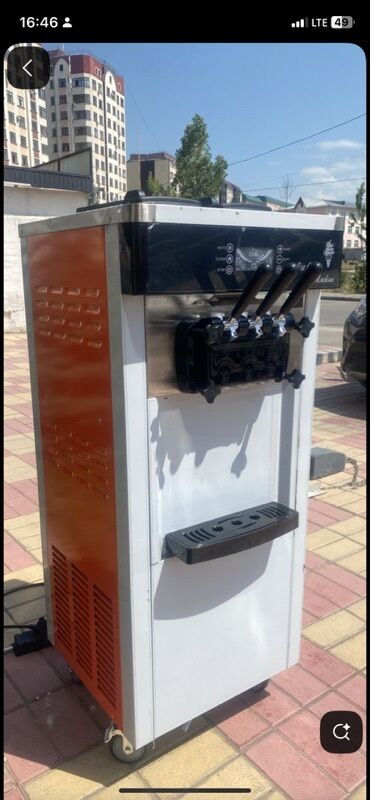 холодильник для мороженого: Профессиональный аппарат для мягкого мороженого (фризер), напольный, с at lalafo.kg холодильник для мороженого: Профессиональный аппарат для мягкого мороженого (фризер), напольный, с