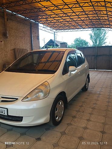 Унаа сатуу: Honda Fit: 2002 г., 1.3 л, Бензин, Хетчбек — 2