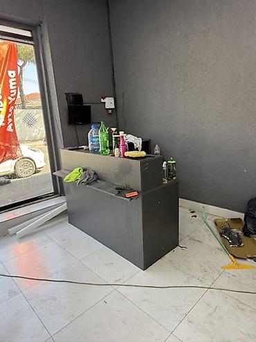 Офисная мебель на заказ: Vitrin rəf və resepsion masa dəsti - Material: Laminat/MDF əsaslı — 2