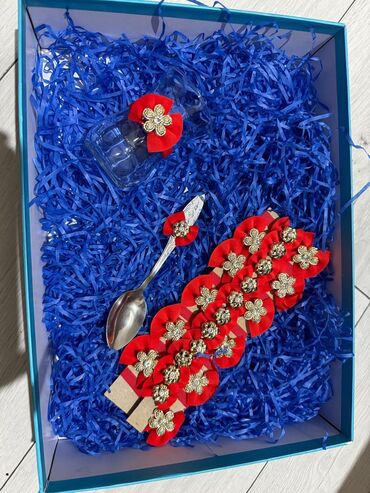 Xonçalar: Xonça və nişan dəsti - Zərif dekorlu xonça: güllü kompozisiya, muncuq — 5