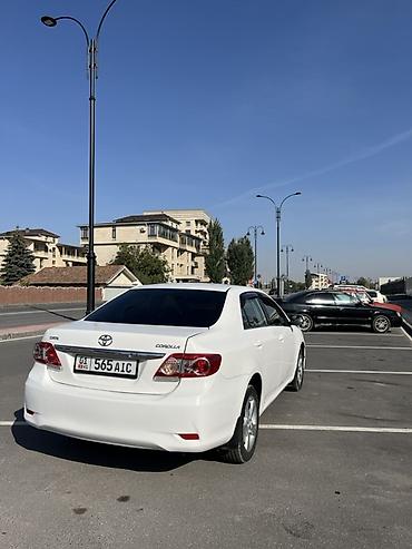 22 5 295 80: Toyota Corolla: 2011 г., Автомат, Бензин, Седан — 4