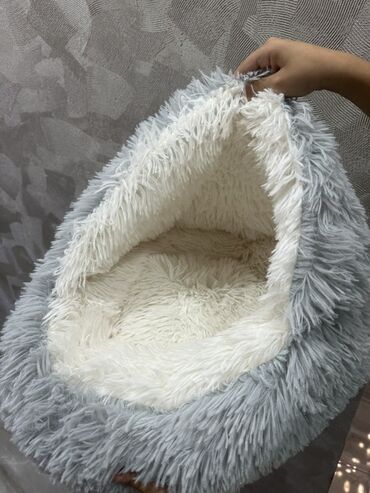 Xaltalar, qayışlar və tasmalar: Xəzli, qapalı dizaynlı pisikler üçün yataq - Rahat “iglu” formasında