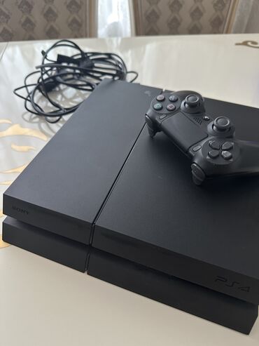 plesteyşın konsolu: PlayStation 4 Fat