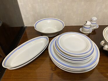 Наборы посуды: Фарфоровый сервиз, Пр-во Корея. 2 тарелки для супа, 3 столовых — 13