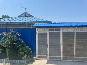 сдаю дом на длительный срок рядом просп жибек жолу бишкек: Дом, 79 м², 4 комнаты, Агентство недвижимости, Старый ремонт