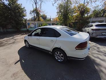 машина салон: Volkswagen Polo: 2012 г., 1.6 л, Механика, Бензин, Седан — 5