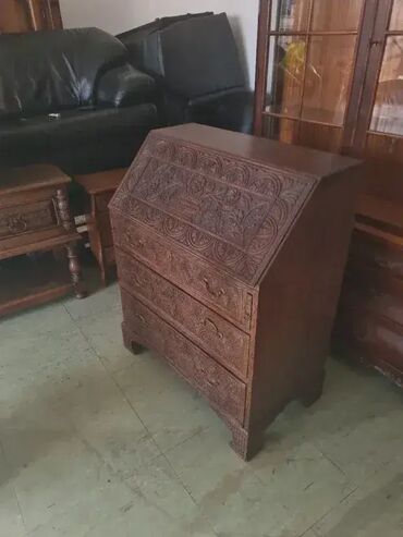 Stilski radni stolovi: Sekreter rucni rad duborez u odlicnom stanju. Visina105 cm Sirina83cm na lalafo.rs — 3 Stilski radni stolovi: Sekreter rucni rad duborez u odlicnom stanju. Visina105 cm Sirina83cm — 3