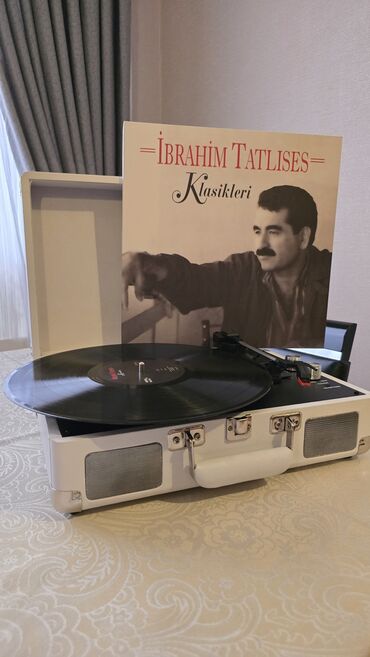 познание мира 3 класс рабочая тетрадь: Çox gözəl Retro Qramafon və göz oxşuyan ağ rəng. Hədiyyəlik alanlar