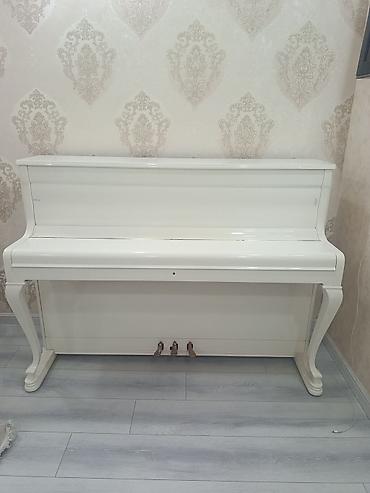 Музыкальные инструменты: Weinbach upright pianino – ağ parlaq korpus, klassik dizayn — 4