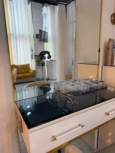 masa mebel: Vizaj/kosmetologiya üçün iş stolu və salon mebeli dəsti Qadin — 3
