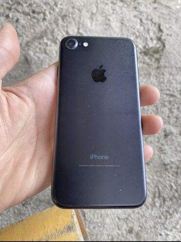 Apple iPhone: IPhone 7, Б/у, 32 ГБ, Черный, Защитное стекло, Чехол, Кабель, 87 %