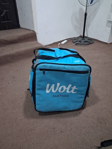 Toy paltarları və aksesuarları: Wolt termocanta 20 azn