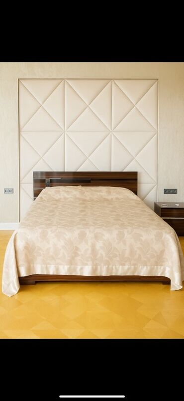 кухоные гарнитуры: Спальный гарнитур, Двуспальная кровать, Комод, Тумба, цвет - Коричневый