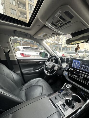 Toyota: Toyota Highlander: 2022 г., 2.5 л, Вариатор, Гибрид, Кроссовер — 7