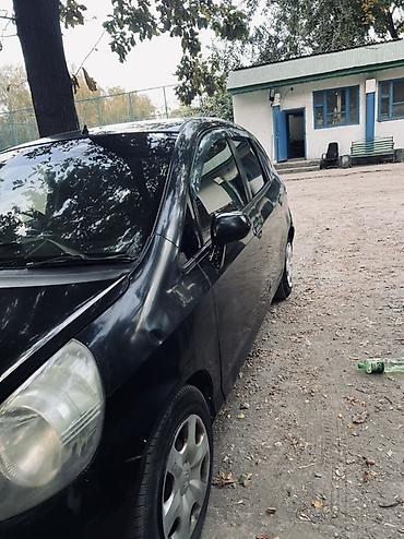 машина двухместная: Honda Fit: 2002 г., 1.3 л, Автомат, Бензин, Хэтчбэк — 4