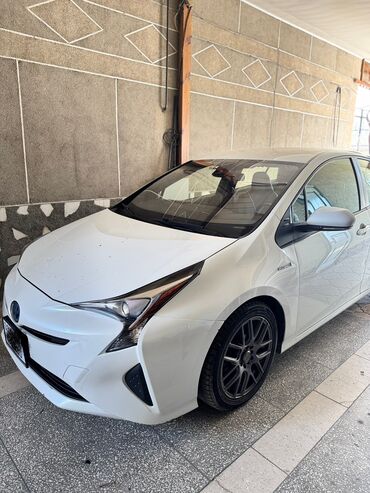 Toyota: Toyota Prius: 2016 г., 2 л, Гибрид