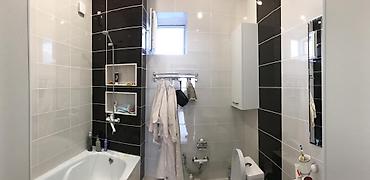 Продажа коттеджей и домов: Продается дом 2 этажа, участок 3,5 соток в центре города по ул — 10