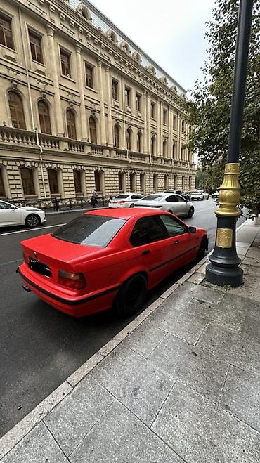 pec satisi: BMW 3 Series E36 sedan – parlaq qırmızı rəngdə, 4 qapılı kuzov. - — 1