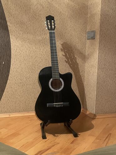 Musiqi alətləri: Klassik gitara, İşlənmiş, Ünvandan götürmə, Pulsuz çatdırılma, Ödənişli çatdırılma