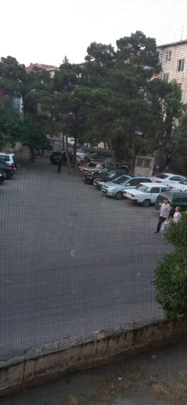 Təzə bazarın yanında bir otaqlı mənzil stalinka mətbəx və sanitar