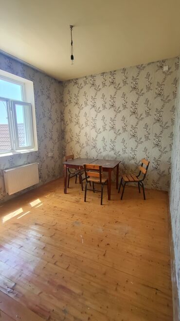 Uzunmüddətli kirayə mənzillər: Komsamol dairesinde. piyada keçidin yanında. 24 saat oba marketin — 12