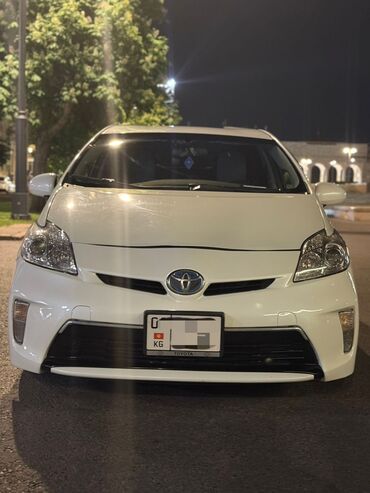 Mazda: Toyota Prius: 2015 г., 1.8 л, Вариатор, Гибрид, Хэтчбэк