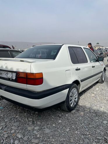 авто эстима: Volkswagen Vento: 1993 г., 2 л, Седан