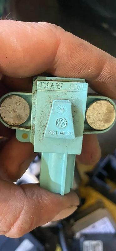 delovi alternatora: AUDI A6 C6 AIR BAG CRASH SENZOR 4F0955557 | Audi vagen delovi — 1