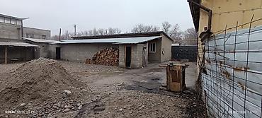 Продажа складов и мастерских: Продаётся земельный участок с хозяйственными постройками. с доходом — 3