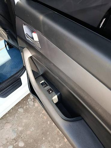 Другие автоуслуги: Сдаю в аренду Hyundai Sonata, белый седан бизнес-класса (рестайлинг) — 6