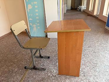 доска для уроков: Продаю комплект - школьные парты и стулья. В хорошем состоянии, 80 — 3