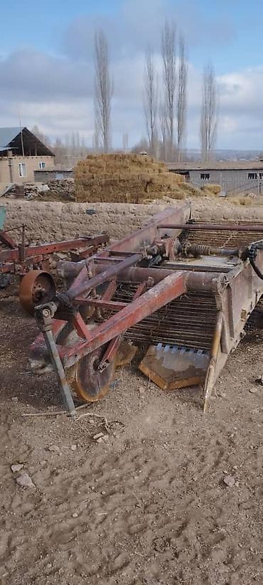 Другие тракторы: Трактор колесный с кабиной -адняя ведущая ось - Дизельный двигатель — 8