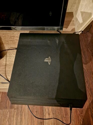 en ucuz ps4 oyunları: Ps4 Pro İdeal Vəziyyyətdə çox səliqəli işlənib 2ədəd orjinal pult 1TB