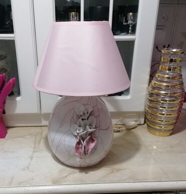 kako povezati luster sa tri sijalice: Stona lampa, bоја - Roze