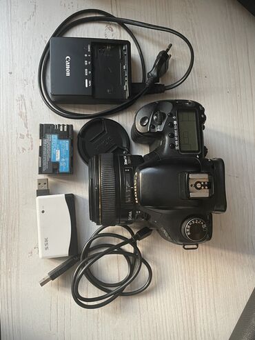 Фотоаппараты: Продаю фотоаппарат Canon 7D в комплекте есть светосильный портретный