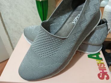 puma обувь: Обувь женская,не одевали.размер 39-40.ошиблись размером. 300 сом