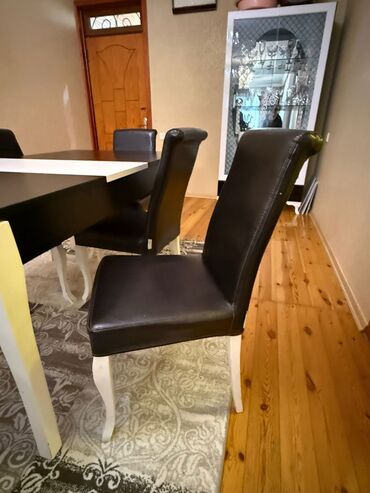 Masa və oturacaq dəstləri: Qonaq otağı üçün, İşlənmiş, Açılan, Dördbucaq masa, 6 stul — 8