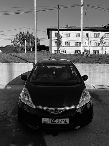 xundai solaris: Honda Fit: 2013 г., 1.3 л, Вариатор, Гибрид, Хэтчбэк — 4