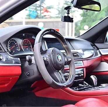 mercedes katalizator satilir: BMW M5 (F10) sedan – gümüşü rəng, M paketli eksteryer və salon — 5