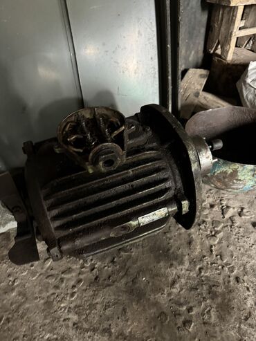 Запчасти и аксессуары для бытовой техники: Продаю Двигателя 3 фазный Асенхроный 4. КВ 1500 оборотов 5 кВ 1500 — 21