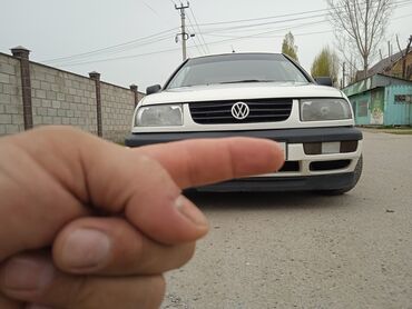 вента: Volkswagen Vento: 1992 г., 1.8 л, Механика, Бензин, Седан