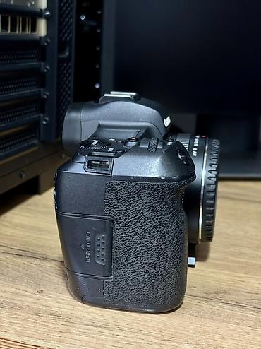 hdm: Беззеркальная камера Canon EOS R (байонет RF) + переходник, батарейка — 8