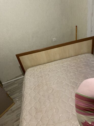 Мебель для дома: Двуспальная кровать, С матрасом