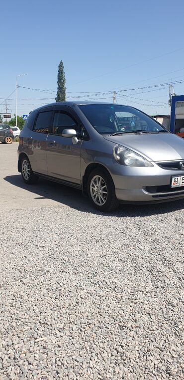 машина на исыкуль: Honda Fit: 2003 г., 1.3 л, Вариатор, Бензин, Хэтчбэк