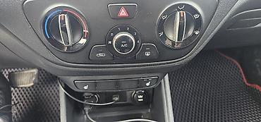 Другие детали салона: Hyundai Solaris — интерьер и оснащение - Салон: тканевая обивка — 3