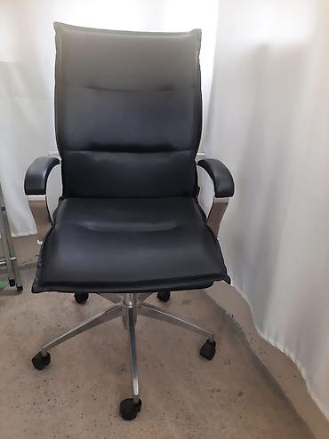 Ofis mebeli: Ofis kreslosu – az işlənib - Rəng: qara - Material: yumşaq dəri — 2
