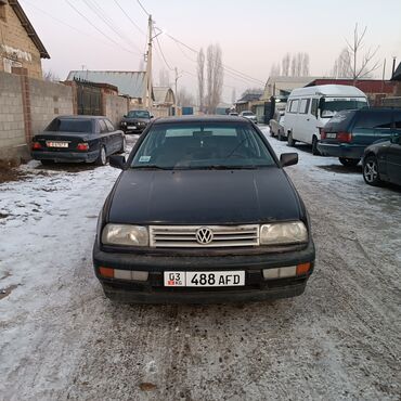 Volkswagen: Volkswagen Vento: 1993 г., 1.8 л, Механика, Бензин, Седан